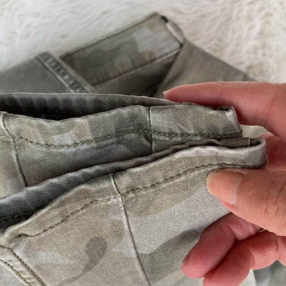 EUC Old Navy Rockstar Super Skinny High Rise Secret Slim Pockets Cameo Size 4 - Picture 7 of 8